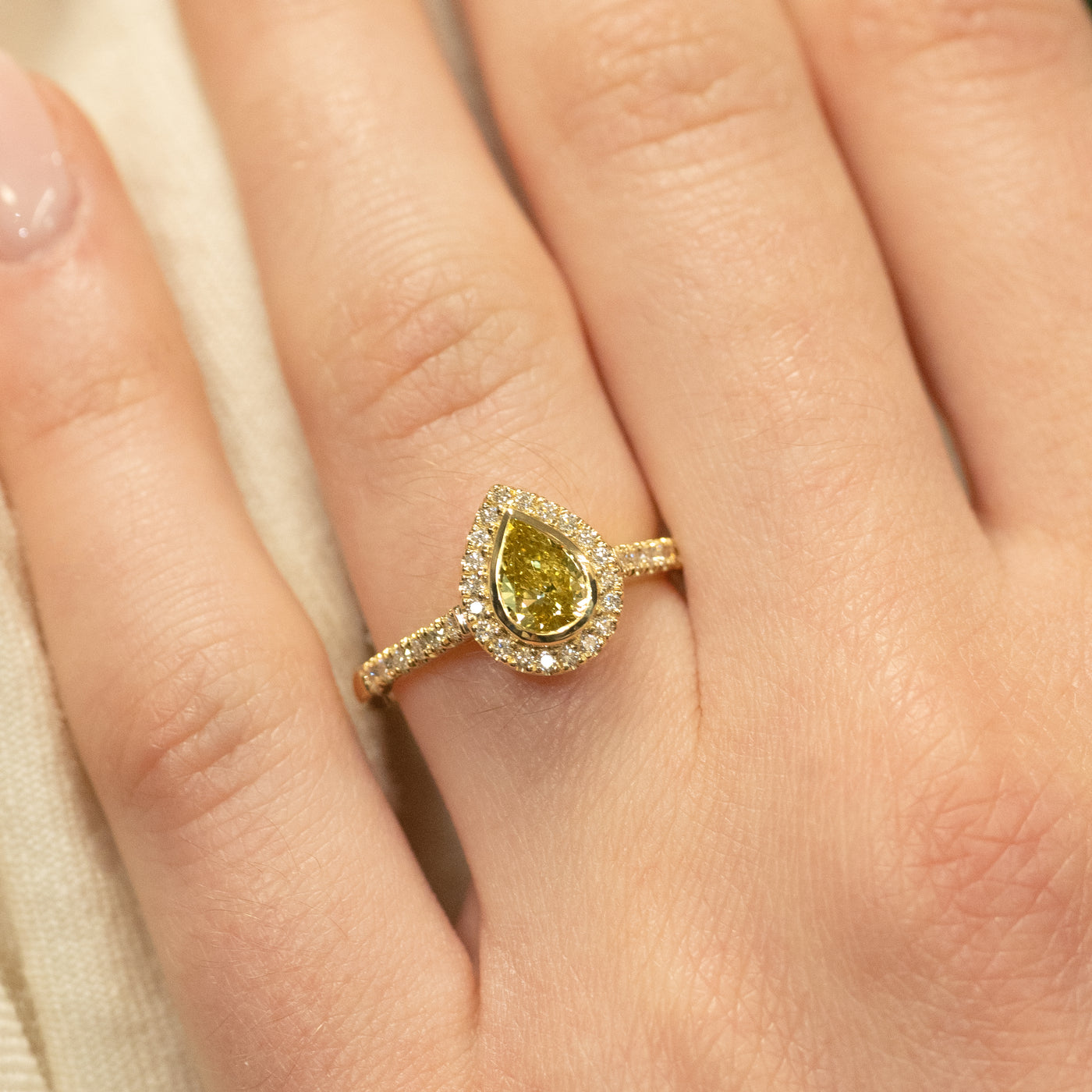 Yellow-Green Diamond Halo Ring in Yellow Gold | 1.01ctw