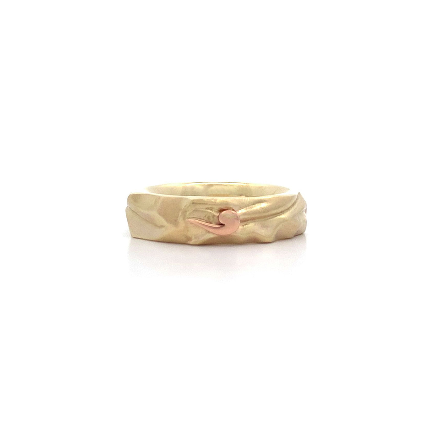 Pouakai: Ring in Yellow Gold