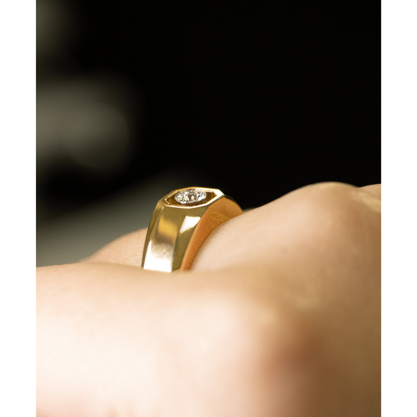 Floeting® Diamond Signet Ring in Yellow Gold | 0.27ct
