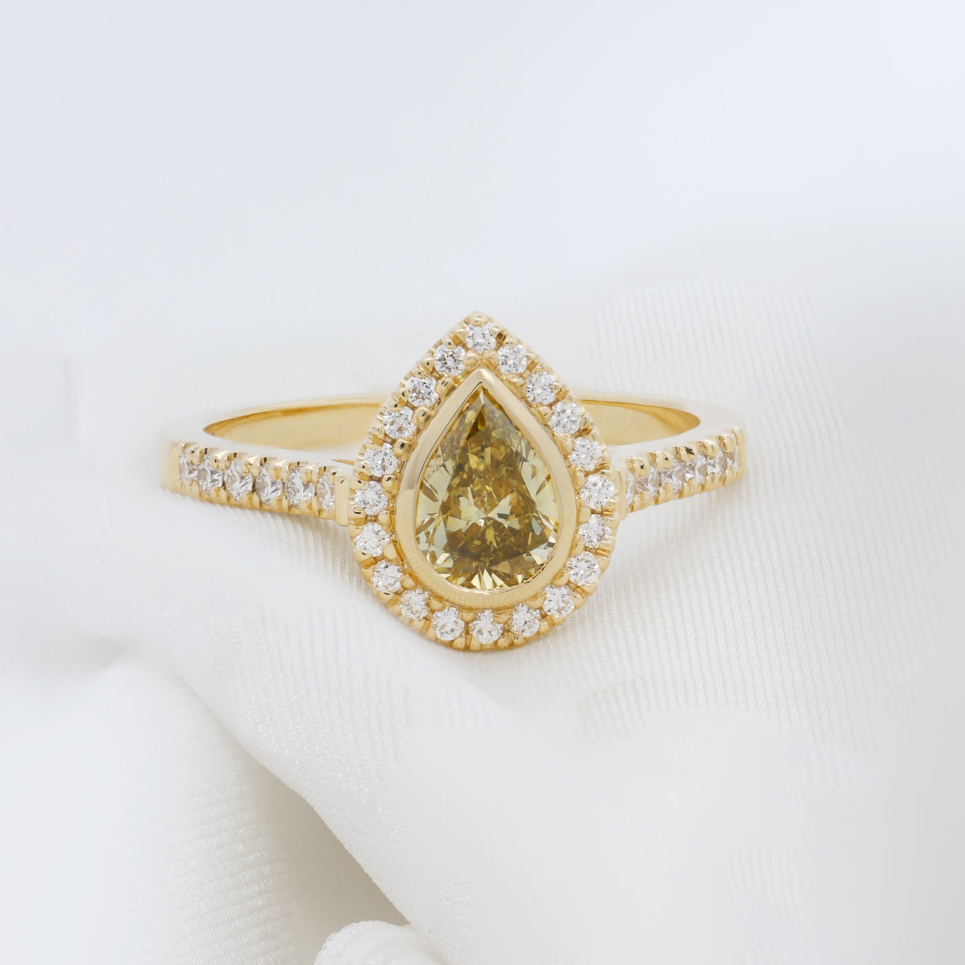 Yellow-Green Diamond Halo Ring in Yellow Gold | 0.98ctw