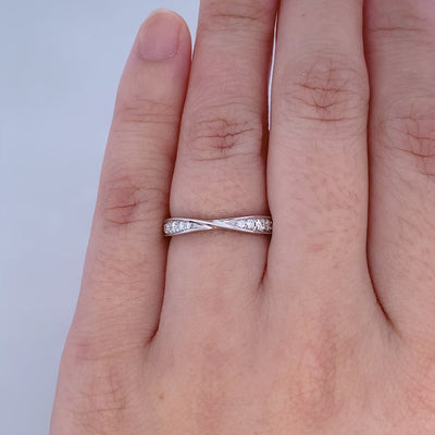 Brilliant Cut Diamond Set Cinched Ring in Platinum | 0.19ctw