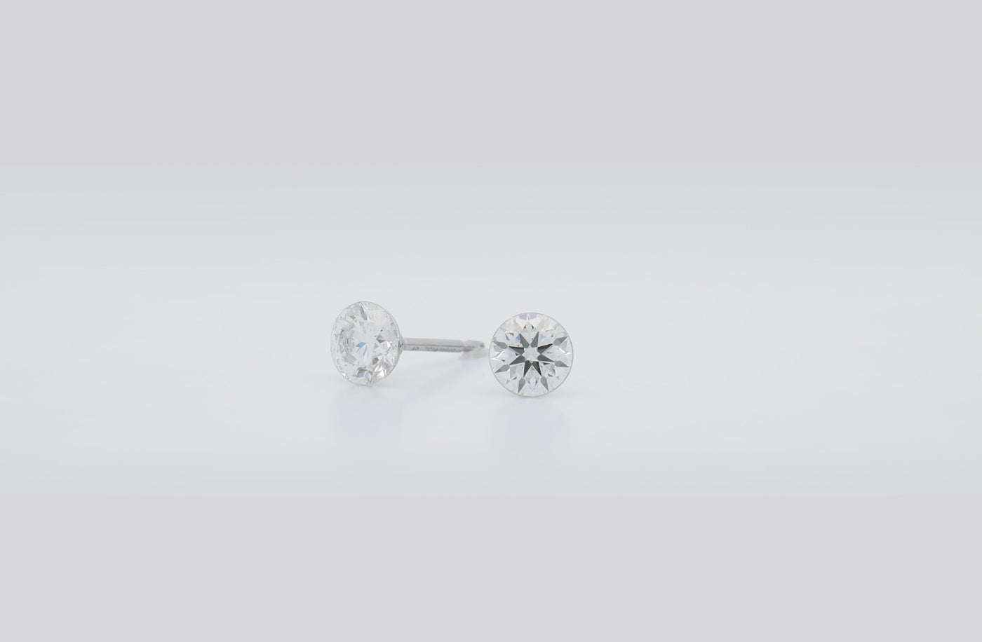 The Floeting® Diamond Stud Earrings | 1.10 F VS1